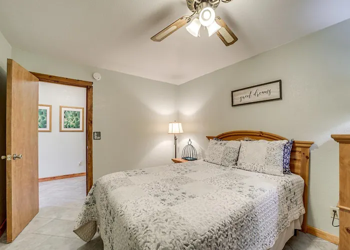 Holiday home Mtn & Golf Course Views: Retreat!